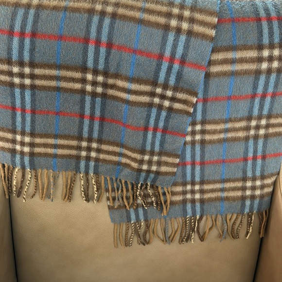 BURBERRY VINTAGE 100% CASHMERE SCARF BLUE, BEIGE, BROWN AND RED WITH FRINGE - Picture 2 of 8